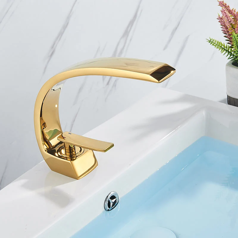 Golden Polished Bathroom Vanity Faucet Single Handle Hot and Cold Water Mixier Basin Sink Faucet Deck Mount Crane