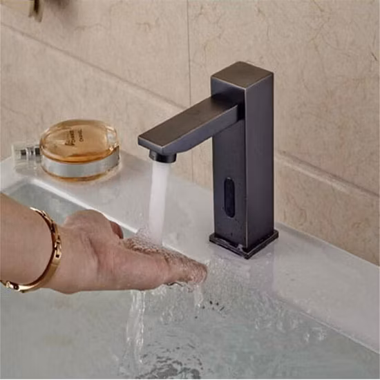 센서가 장착된 자동 터치리스 스마트 자동 욕실 수도꼭지